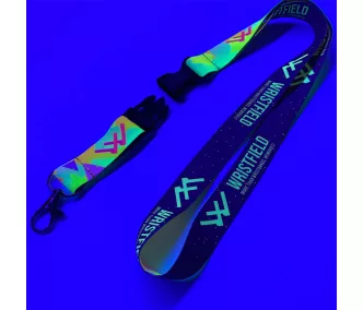   Lanyard de Satén con texto impreso de 20x900mm - Con impresión FLUO - Con mosquetón de gota y cierre de extensión