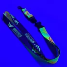 Lanyard de Satén con texto impreso de 20x900mm - Con impresión FLUO - Con mosquetón de gota y cierre de extensión