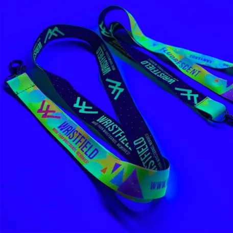Lanyard de Satén con texto impreso de 20x900mm - Con impresión FLUO - Con mosquetón de gota