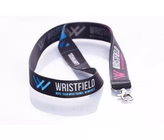   Lanyard acanalado con inscripción en color en ambos lados 20x900mm - Con mosquetón de gota