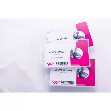 Tarjeta del tamaño de una tarjeta de crédito impresa a color en ambos lados