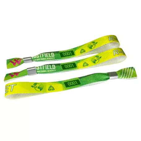 Brazalete de R-PET (Hecho de botellas de PET recicladas, 15x340mm, impresión a color en un lado, datos variables) - con anillo de aluminio