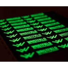 Con inscripción UV especial o FOSFORESCENTE